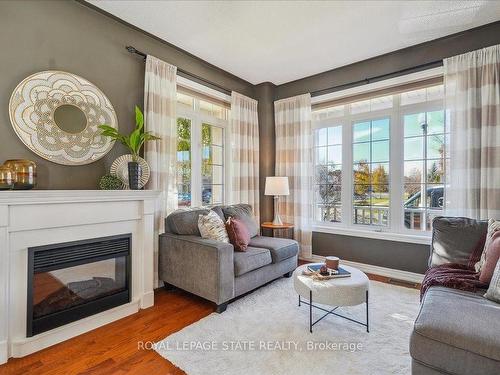 4 Cardiff Lane, Hamilton, ON - Indoor Photo Showing Living Room With Fireplace