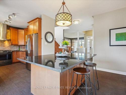 4 Cardiff Lane, Hamilton, ON - Indoor Photo Showing Kitchen