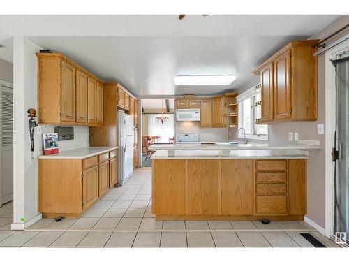 3418 83 St Nw, Edmonton, AB - Indoor Photo Showing Kitchen