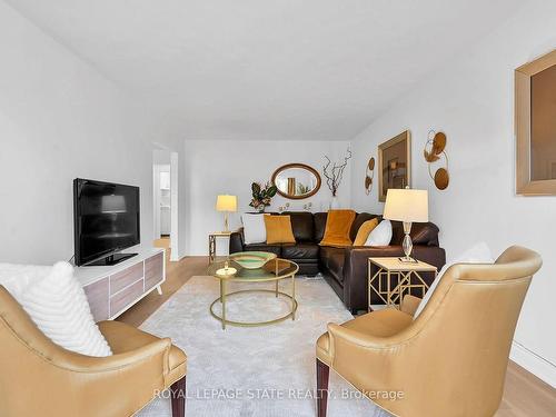 138 Lavender Dr, Hamilton, ON - Indoor Photo Showing Living Room