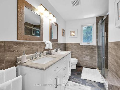 138 Lavender Dr, Hamilton, ON - Indoor Photo Showing Bathroom