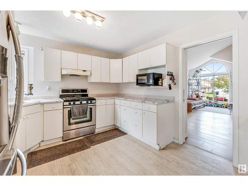 4123 22 Av Nw, Edmonton, AB - Indoor Photo Showing Kitchen