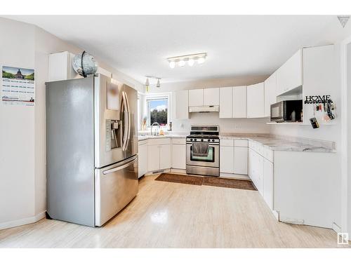 4123 22 Av Nw, Edmonton, AB - Indoor Photo Showing Kitchen