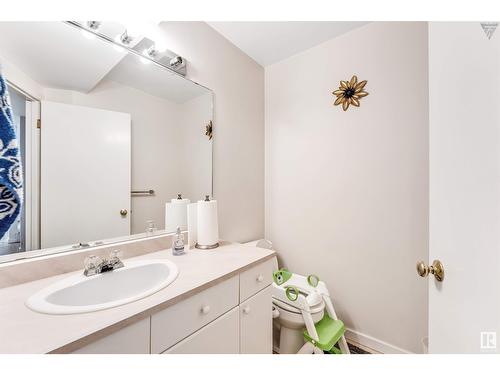 4123 22 Av Nw, Edmonton, AB - Indoor Photo Showing Bathroom