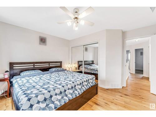 4123 22 Av Nw, Edmonton, AB - Indoor Photo Showing Bedroom