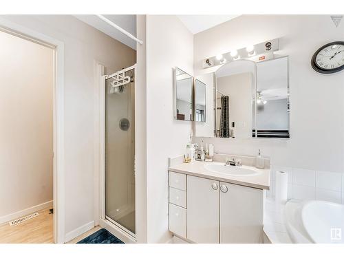 4123 22 Av Nw, Edmonton, AB - Indoor Photo Showing Bathroom