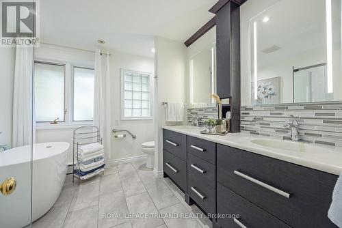 71 Kingsford Crescent, London, ON - Indoor Photo Showing Bathroom