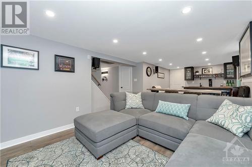 2149 Queensgrove Road, Ottawa, ON - Indoor Photo Showing Living Room