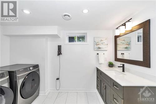 2149 Queensgrove Road, Ottawa, ON - Indoor Photo Showing Laundry Room