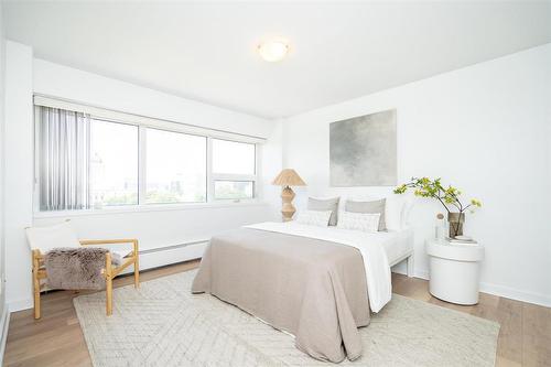 905 71 Roslyn Road, Winnipeg, MB - Indoor Photo Showing Bedroom