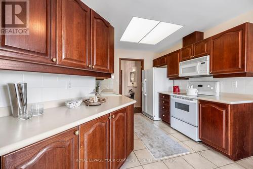 Lp #904 - 18 Concorde Place, Toronto, ON - Indoor Photo Showing Kitchen