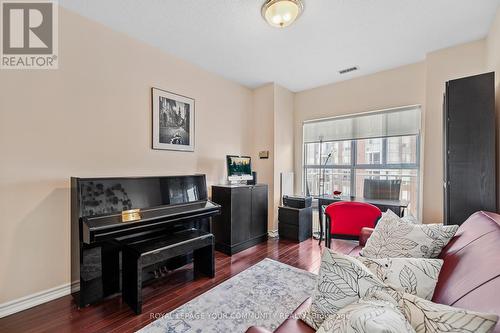 Lp #904 - 18 Concorde Place, Toronto, ON - Indoor Photo Showing Living Room