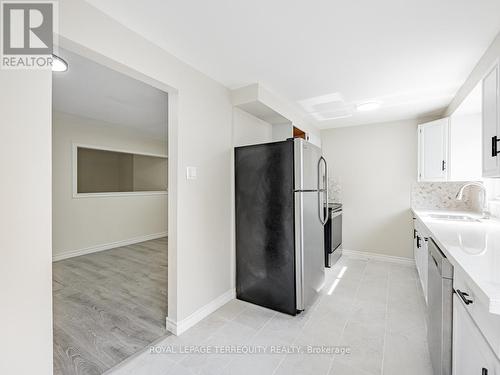 23 - 21 Rockwood Drive, Toronto (Cliffcrest), ON - Indoor Photo Showing Kitchen