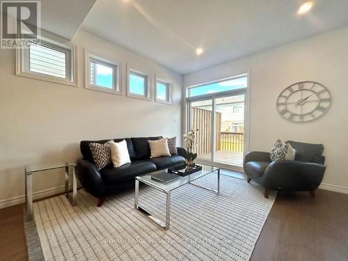 8 Otonabee Street, Belleville, ON - Indoor Photo Showing Living Room