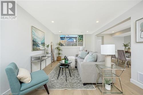 402 Pinetree Crescent, Cambridge, ON - Indoor Photo Showing Living Room