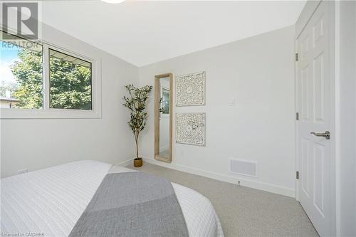 402 Pinetree Crescent, Cambridge, ON - Indoor Photo Showing Bedroom