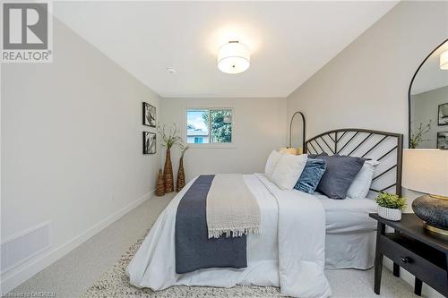 402 Pinetree Crescent, Cambridge, ON - Indoor Photo Showing Bedroom