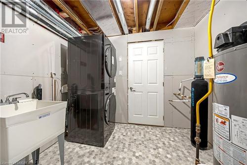 402 Pinetree Crescent, Cambridge, ON - Indoor Photo Showing Laundry Room