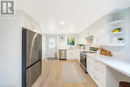 402 Pinetree Crescent, Cambridge, ON - Indoor Photo Showing Kitchen