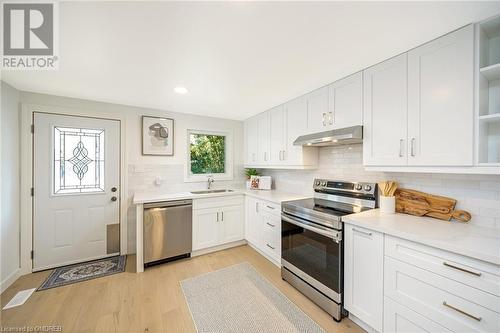 402 Pinetree Crescent, Cambridge, ON - Indoor Photo Showing Kitchen