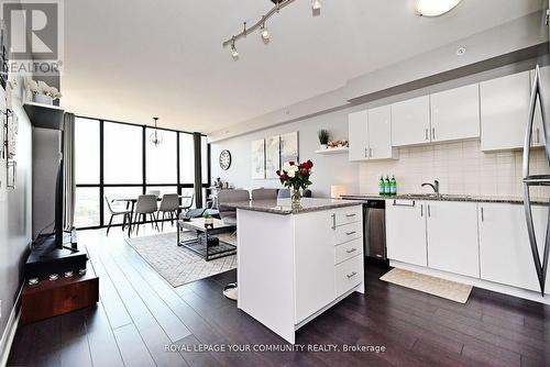 1310 - 2900 Highway 7, Vaughan, ON - Indoor Photo Showing Kitchen