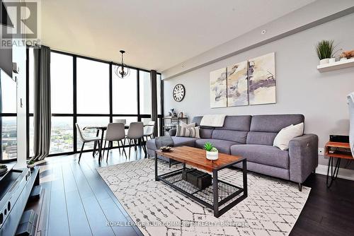 1310 - 2900 Highway 7, Vaughan, ON - Indoor Photo Showing Living Room