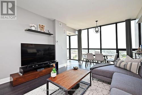 1310 - 2900 Highway 7, Vaughan, ON - Indoor Photo Showing Living Room