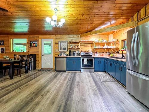 Swan River, Manitoba - Indoor Photo Showing Kitchen