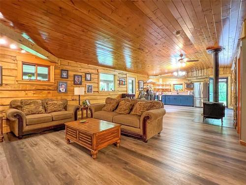 Swan River, Manitoba - Indoor Photo Showing Living Room