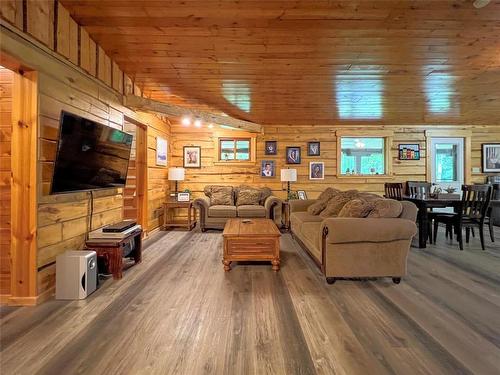 Swan River, Manitoba - Indoor Photo Showing Living Room