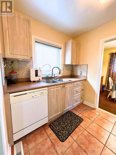 27 - 216 Town House Crescent, Brampton, ON - Indoor Photo Showing Kitchen With Double Sink