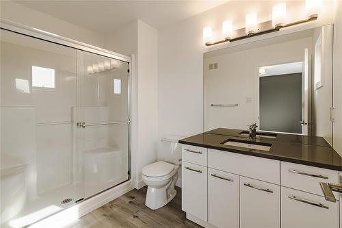 27 Clarkleigh Crescent, Winnipeg, MB - Indoor Photo Showing Bathroom