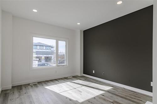 27 Clarkleigh Crescent, Winnipeg, MB - Indoor Photo Showing Other Room