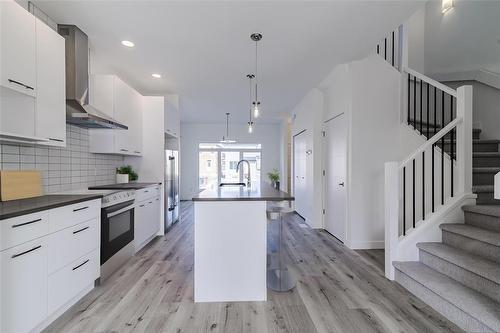 27 Clarkleigh Crescent, Winnipeg, MB - Indoor Photo Showing Kitchen With Upgraded Kitchen