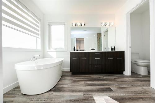 30 Thrush Street, Winnipeg, MB - Indoor Photo Showing Bathroom