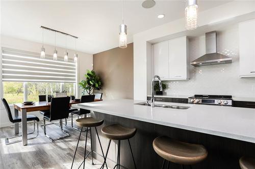 30 Thrush Street, Winnipeg, MB - Indoor Photo Showing Kitchen With Upgraded Kitchen