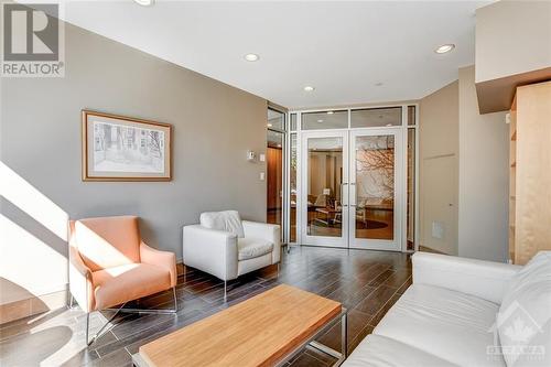 131 Holland Avenue Unit#210, Ottawa, ON - Indoor Photo Showing Living Room