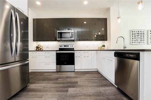 78 Cornerstone Heights, West St Paul, MB - Indoor Photo Showing Kitchen With Upgraded Kitchen