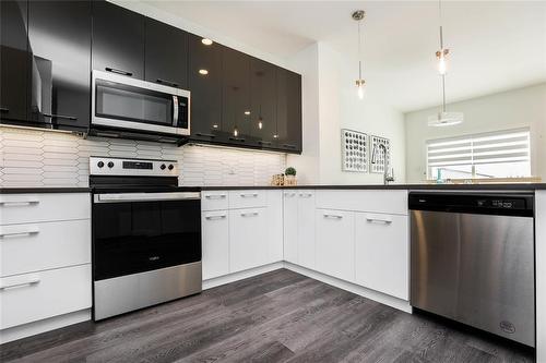 78 Cornerstone Heights, West St Paul, MB - Indoor Photo Showing Kitchen With Upgraded Kitchen