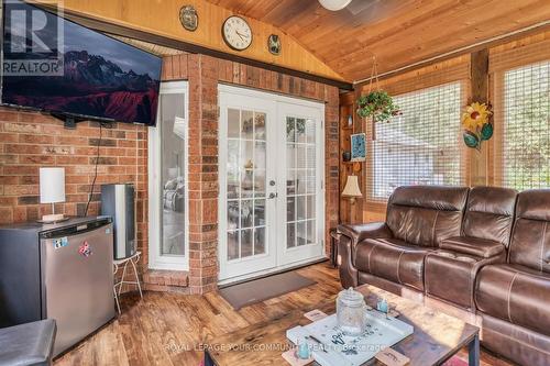 69 Dorothy Avenue, Georgina, ON -  Photo Showing Living Room