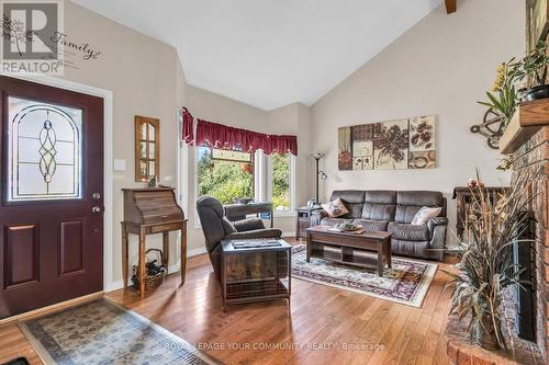 69 Dorothy Avenue, Georgina, ON - Indoor Photo Showing Living Room