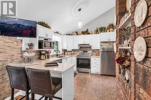 69 Dorothy Avenue, Georgina, ON - Indoor Photo Showing Kitchen