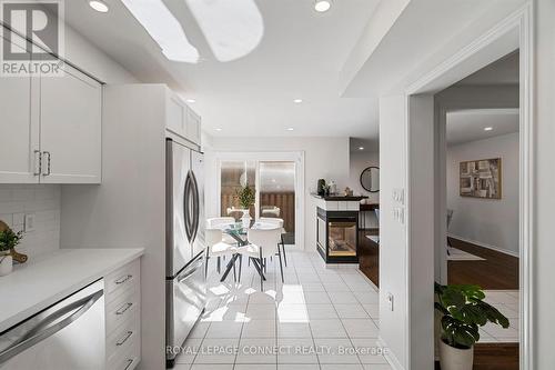 69 Pinnacle Trail, Aurora, ON - Indoor Photo Showing Kitchen