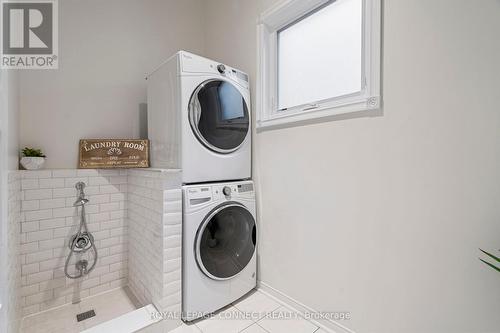 69 Pinnacle Trail, Aurora, ON - Indoor Photo Showing Laundry Room