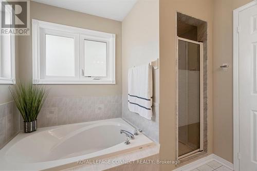 69 Pinnacle Trail, Aurora, ON - Indoor Photo Showing Bathroom