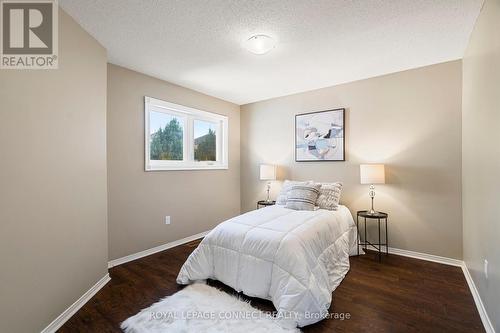 69 Pinnacle Trail, Aurora, ON - Indoor Photo Showing Bedroom