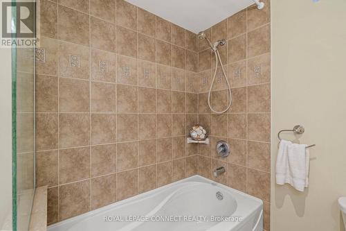 69 Pinnacle Trail, Aurora, ON - Indoor Photo Showing Bathroom