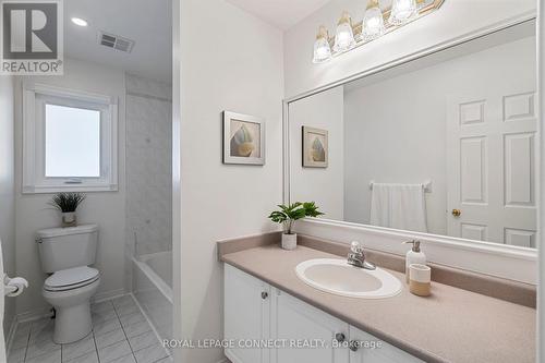 69 Pinnacle Trail, Aurora, ON - Indoor Photo Showing Bathroom