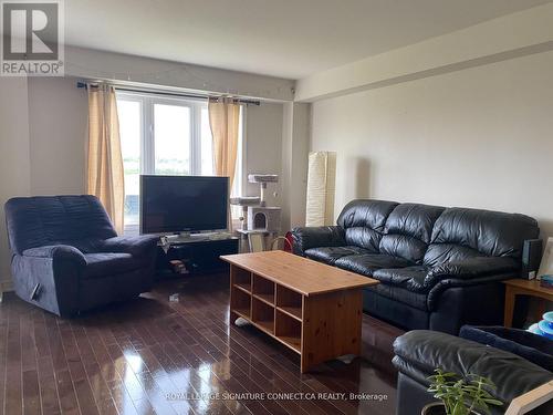 175 Winterberry Boulevard, Thorold, ON - Indoor Photo Showing Living Room