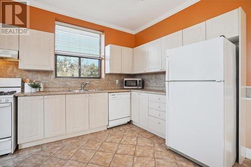 408 Cochrane Road, Hamilton, ON - Indoor Photo Showing Kitchen